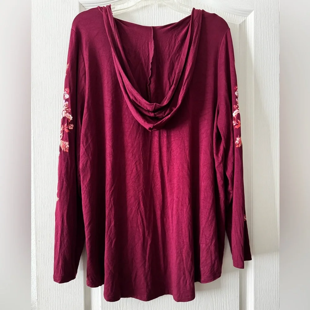 Women's V-Neck Floral Sleeve Top - Burgundy - Picture 6 of 6